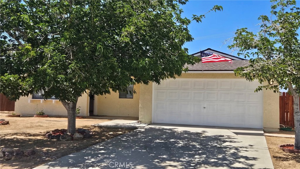 A beautiful property have been remodeled and ready to move in come and buy this one, in a growing future city take the opportunity to buy your first home or your retired home at this place