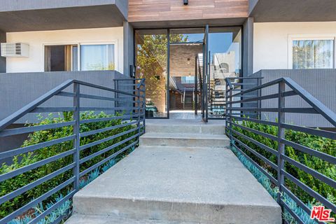 Tiny photo for 1534 S Shenandoah Street, Los Angeles, CA 90035 (MLS # 26661085)