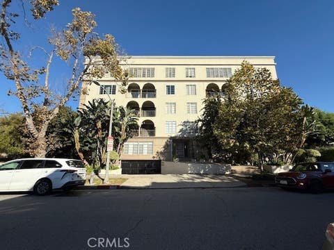 Photo of 434 S Canon Dr #202, Beverly Hills, CA 90212 (MLS # SR26054518)