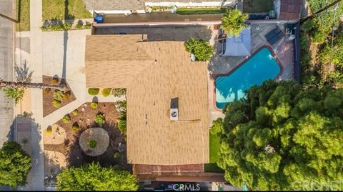 19415 Hart Reseda CA 91335