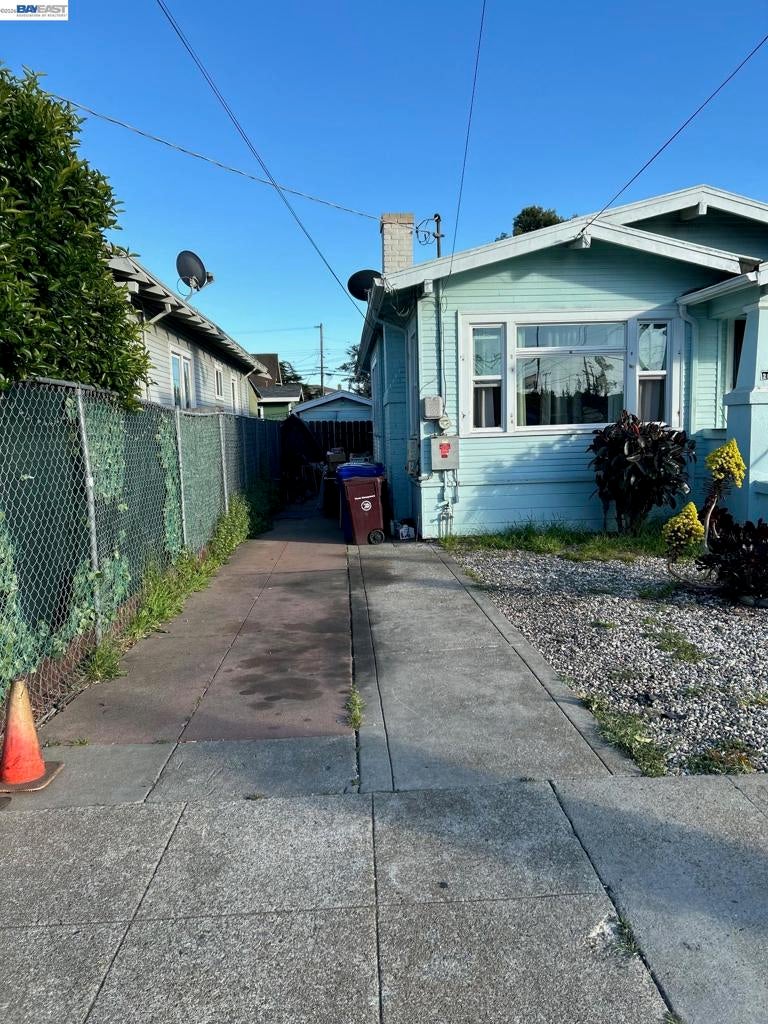 Undisclosed Address #41130621, Oakland CA 94605