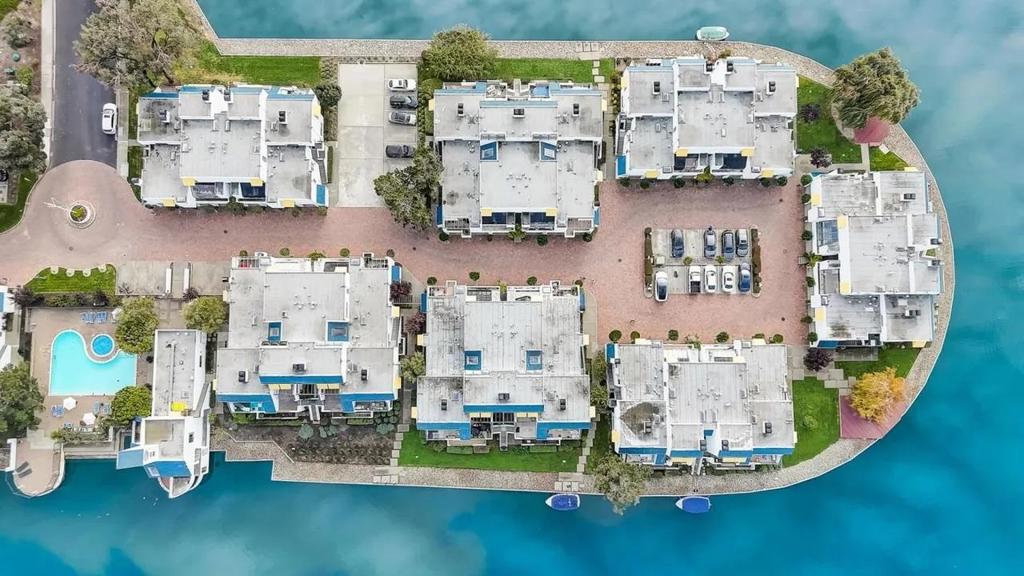 924 Lido Lane, Foster City CA 94404