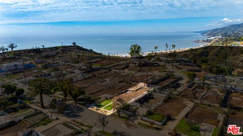 Photo of 527 Via De La Paz, Pacific Palisades, CA 90272 (MLS # 26640445)