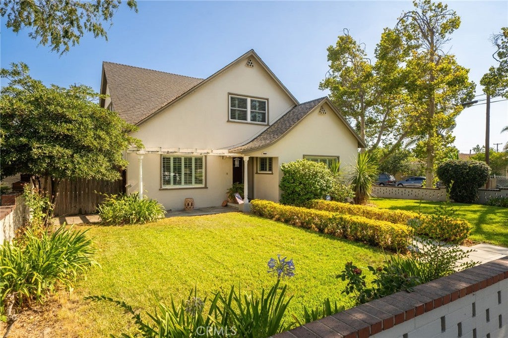 859 W Berkeley Court