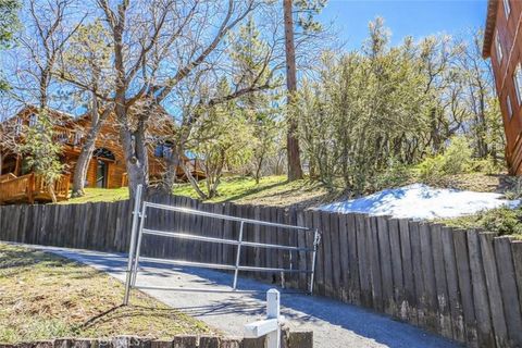 Photo of 1121 Crags, Fawnskin, CA 92333 (MLS # OC26083855)