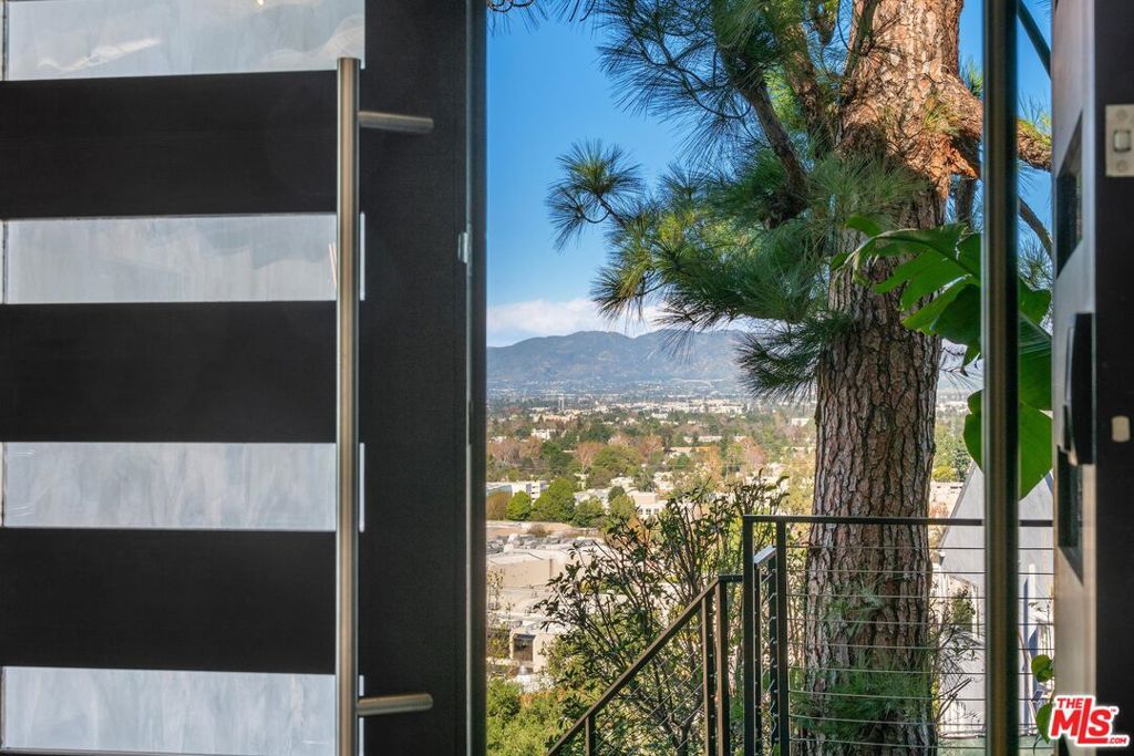 Photo of 3834 Buena Park Drive, Studio City, CA 91604 (MLS # 26636713)