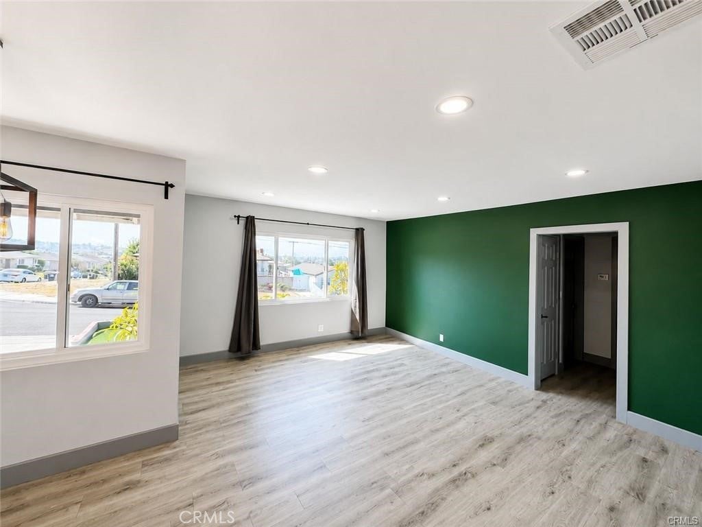 401 W Doncrest Street