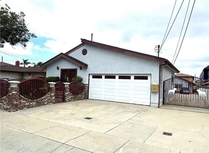 Separate and very private Casita ! Featuring 2 oversized bedrooms, oversized closets. 2 full remodeled bathrooms, spacious living room, spacious dining area, remodeled kitchen with granite counter tops, new laminate flooring throughout. ceiling fans, recessed lights, dual pane windows, freshly painted throughout plus a 2 car garage and individual laundry room. Property is fully gated and very private back unit. Located in a great area. Pet Friendly. Call or text for inquiries or showings .