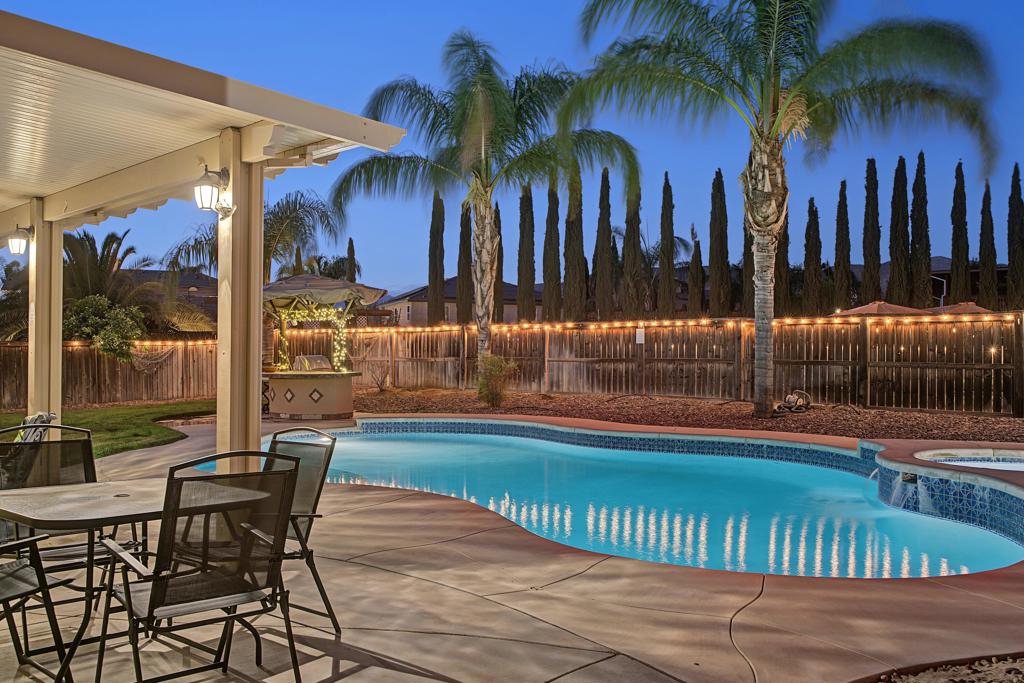 589 Foxglen Drive