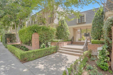 Photo of 640 Wilcox Avenue, Los Angeles, CA 90004 (MLS # P1-28969)