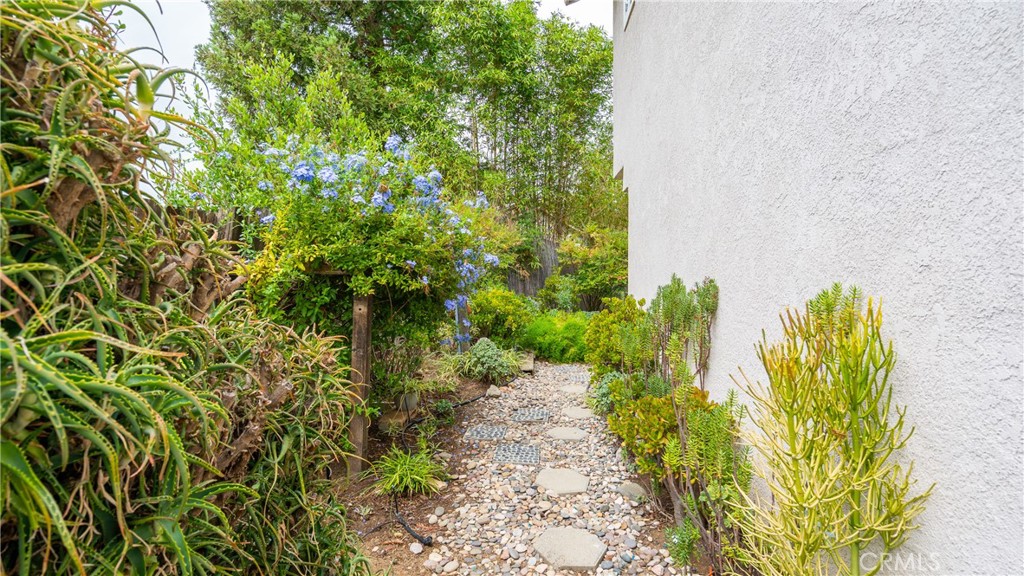 Liberty Canyon (D) (860) - Residential