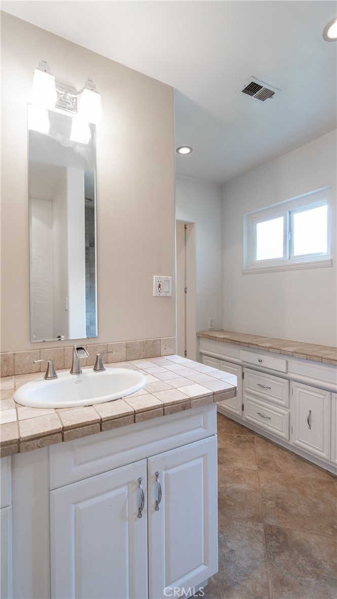 Liberty Canyon (D) (860) - Residential