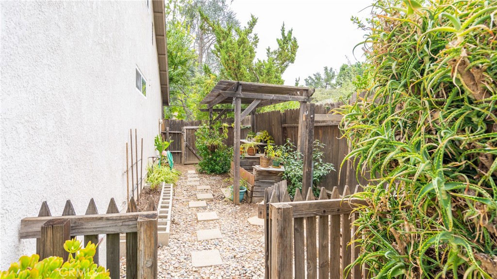 Liberty Canyon (D) (860) - Residential