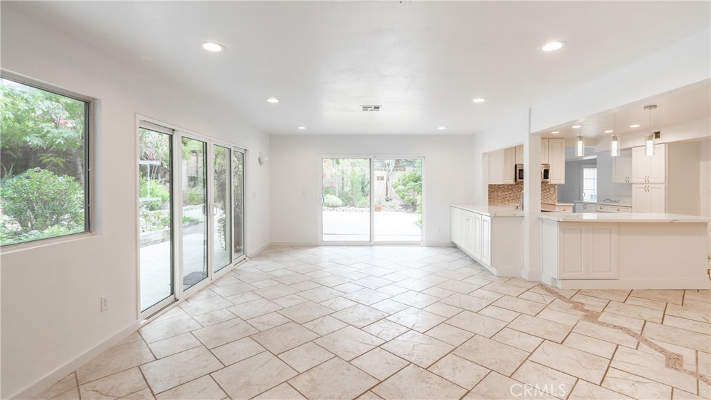 Liberty Canyon (D) (860) - Residential