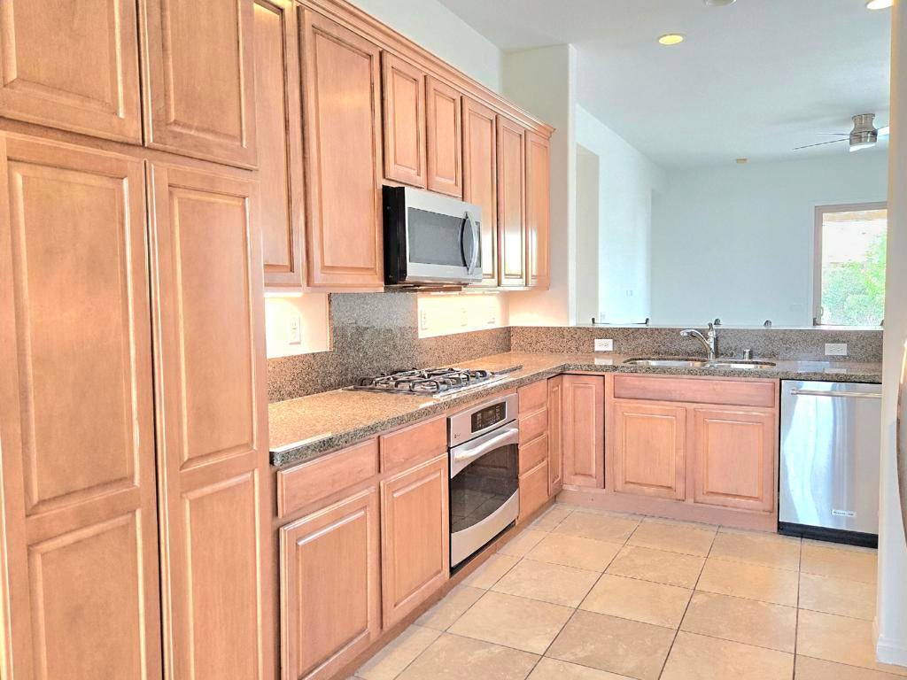 81620 Avenida Alturas