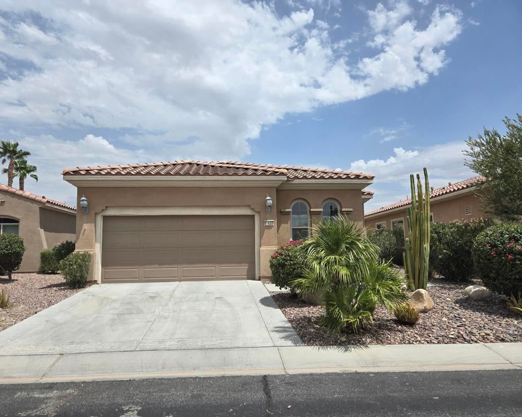 81620 Avenida Alturas