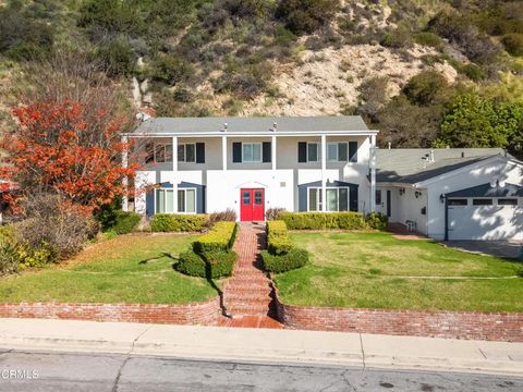 Photo of 2503 Allanjay Place, Glendale, CA 91208 (MLS # P1-25388)