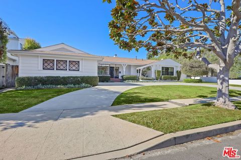 Photo of 1373 Beckwith Avenue, Los Angeles, CA 90049 (MLS # 25624359)