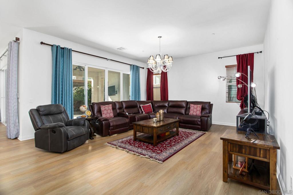 1818 Santa Christina Ave