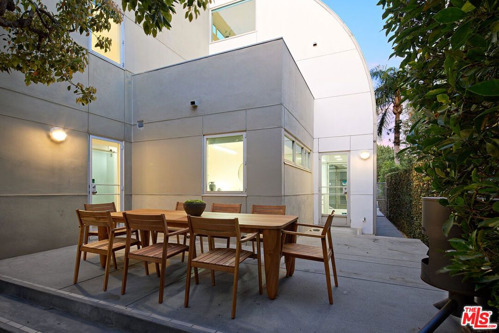 Photo of 2409 Wilson Avenue, Venice, CA 90291 (MLS # 26655329)