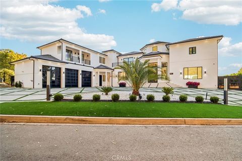 Photo of 10511 Mary Bell Avenue, Shadow Hills, CA 91040 (MLS # SR26019704)