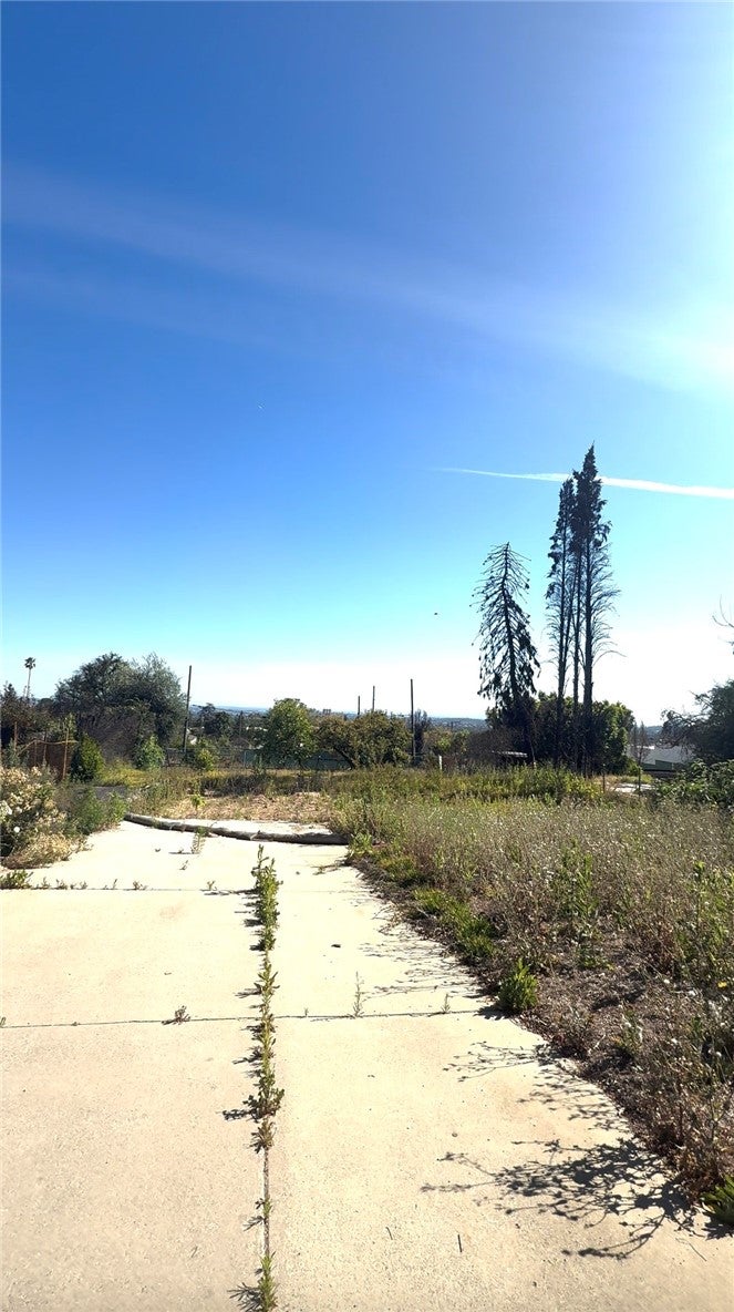 940 E Mariposa