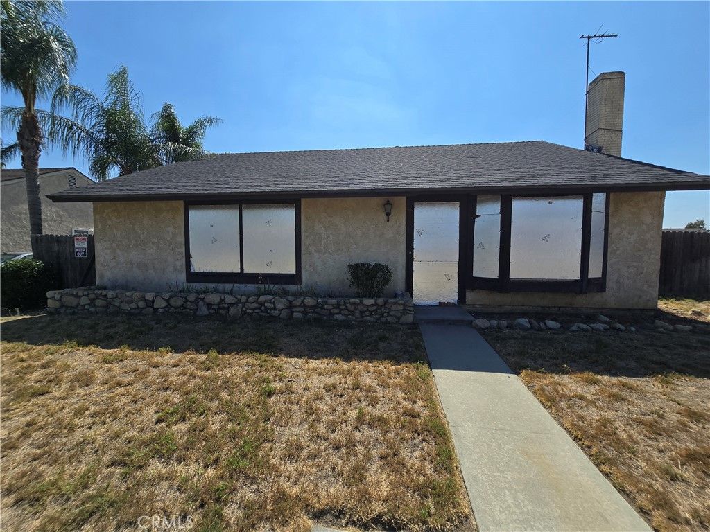 Photo of 1365 W Etiwanda Ave, Rialto, CA 92376 (MLS # CV25266547)
