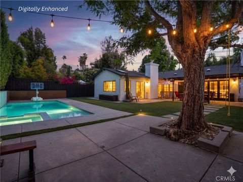 Photo of 22263 Avenue San Luis, Woodland Hills, CA 91364 (MLS # SR26116848)