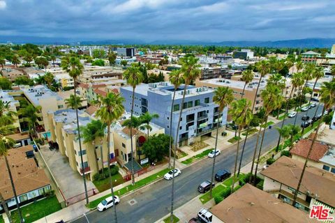 Photo of 14629 Erwin Street #201, Van Nuys, CA 91411 (MLS # 25619347)