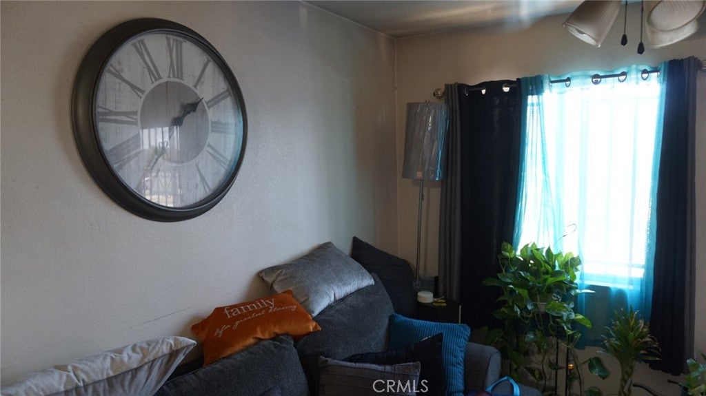 11167 S San Pedro