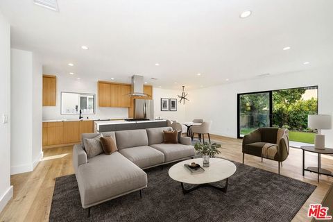 Photo of 5627 Agnes Avenue, Valley Village, CA 91607 (MLS # 25629339)