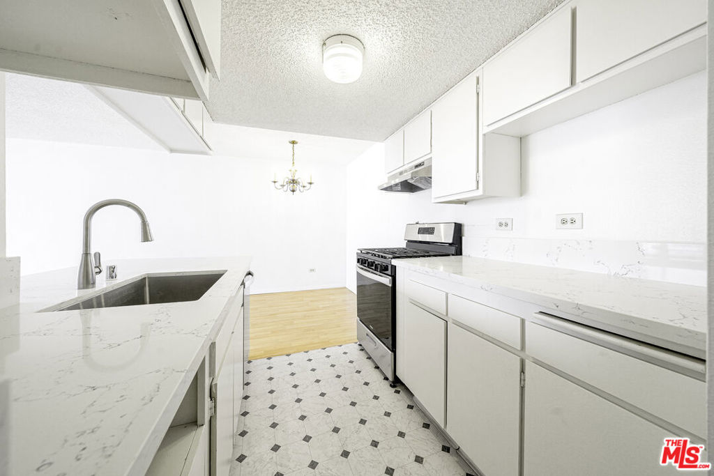 421 S La Fayette Park Place 711