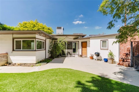 Photo of 21466 Encina Road, Topanga, CA 90290 (MLS # SR26205040)