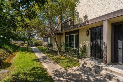 Photo of 1423 1st ST, Duarte, CA 91010 (MLS # AR26100739)