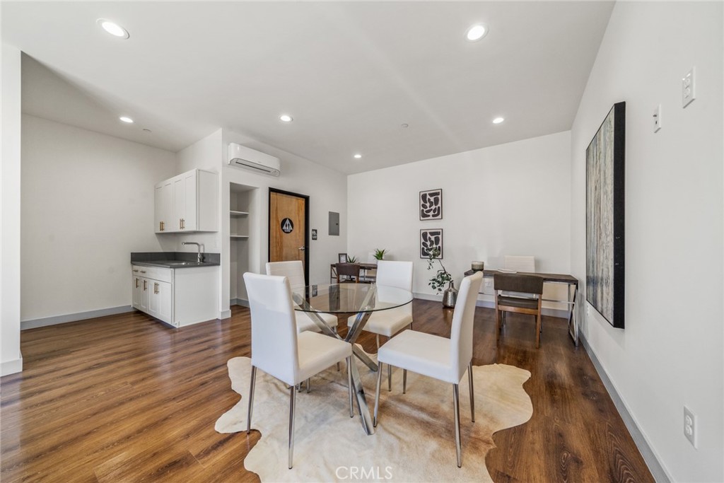 24809 Narbonne Avenue 104 & 204