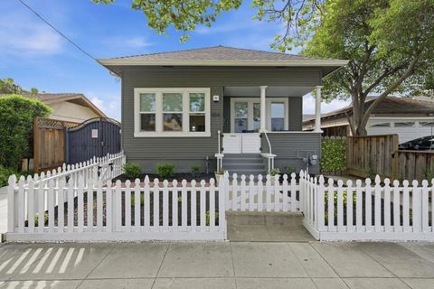 Photo of 304 E Empire Street, San Jose, CA 95112 (MLS # ML82041315)