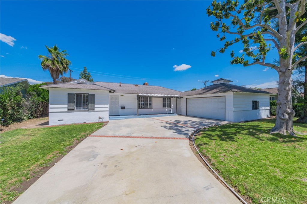 2135 E Daniels