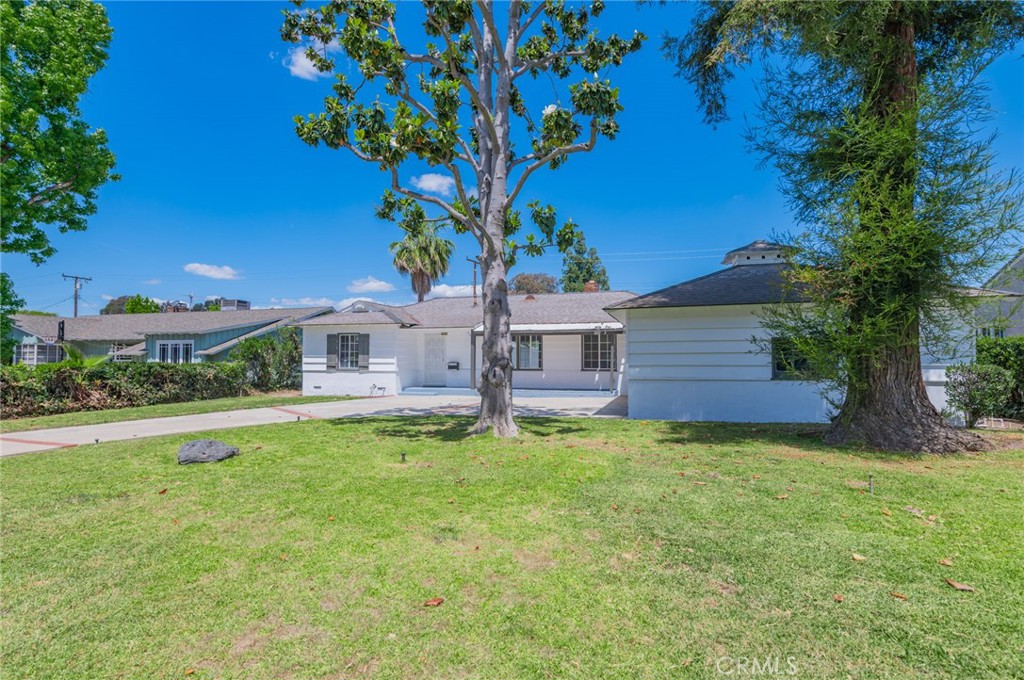 2135 E Daniels