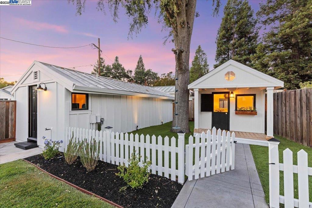 DANVILLE - Residential