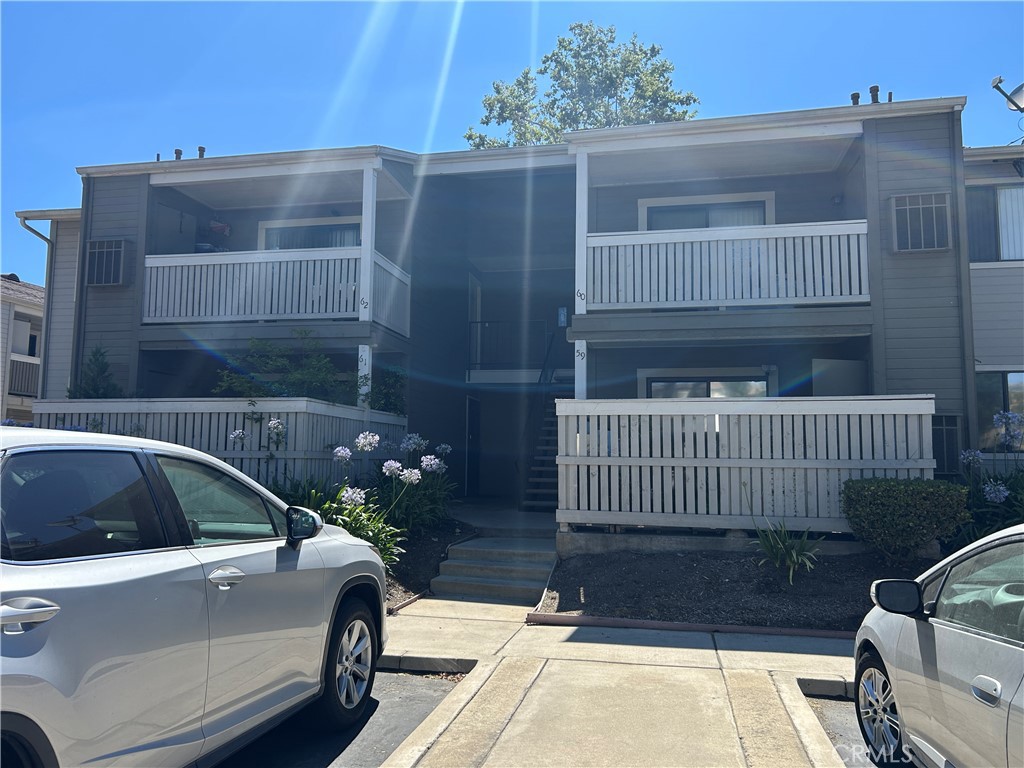 Condo For Sale, Locate closing to everything, Airport, Convention Center and Downtown of Ontario and Much more. Beautyful 1 beroom/ 1 bathroom and full kitchen. Full applians include. GREAT FOR FIRST TIME BUYER, BUILD CREDIT TO THE NEXT HOUSE, YOUNG COUPLE NEWLY WEDDING, PREFECT .