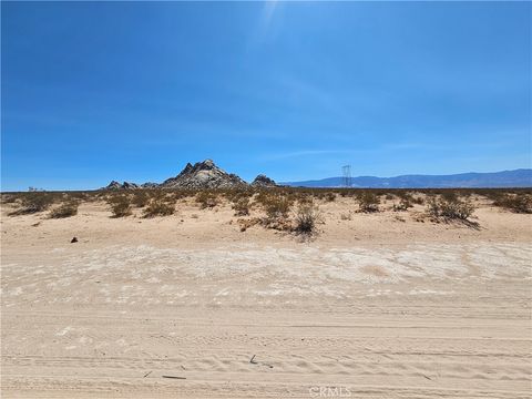 Photo of 400 Granite (NEAR) Rd., Lucerne Valley, CA 92356 (MLS # HD25216149)