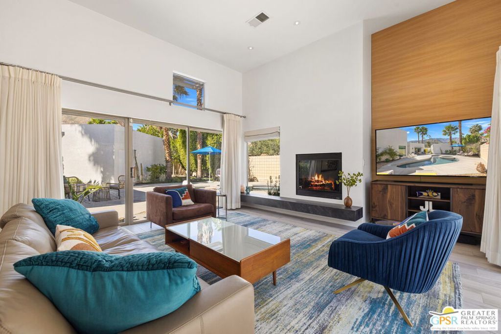 2470 N Cardillo Avenue