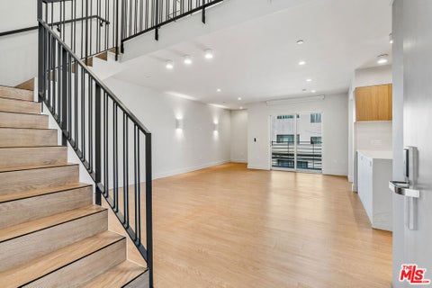 Photo of 11837 Mayfield Avenue #302, Los Angeles, CA 90049 (MLS # 26854623)