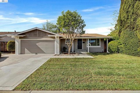 Photo of 4061 Holland Dr Dr, Pleasanton, CA 94588 (MLS # 41128644)