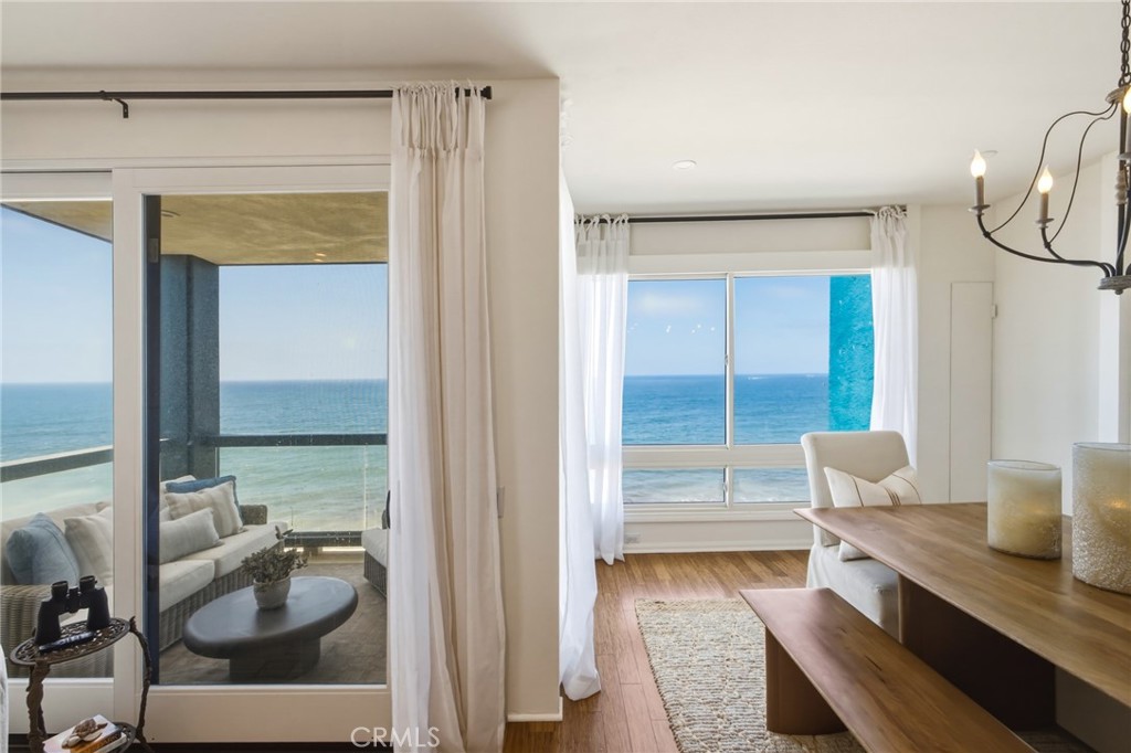575 Esplanade 207