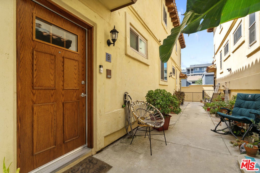 Properties 2 535 E Walnut Avenue B