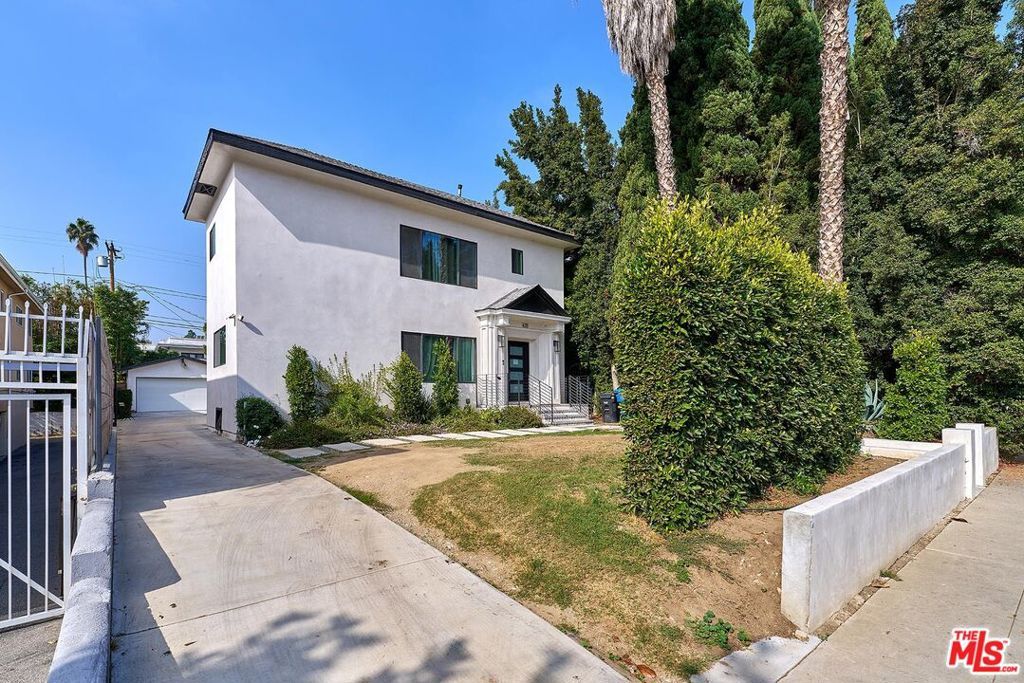 Photo of 433 S Wilton Place, Los Angeles, CA 90020 (MLS # 26647859)