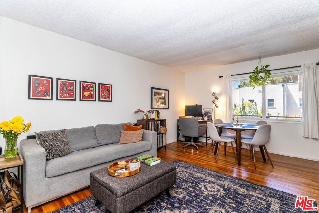 2915 St. George Street 7, Los Angeles CA 90027
