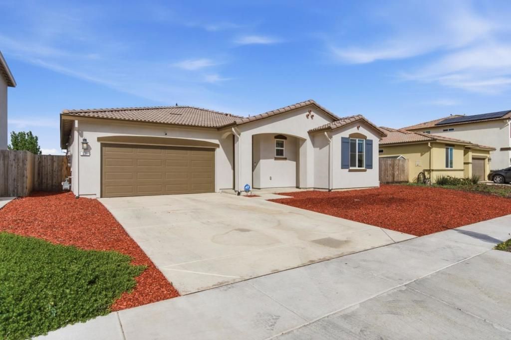 Photo of 331 Lolly Way, Los Banos, CA 93635 (MLS # ML82040689)