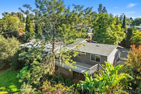 Photo of 601 Corona Ct Ct, Vista, CA 92081 (MLS # 250045629SD)